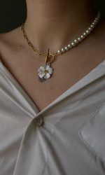 گردنبند مروارید با آویز گل - Image 2